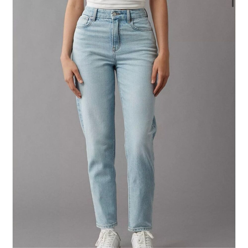American Eagle high rise strigid mom jean size 4